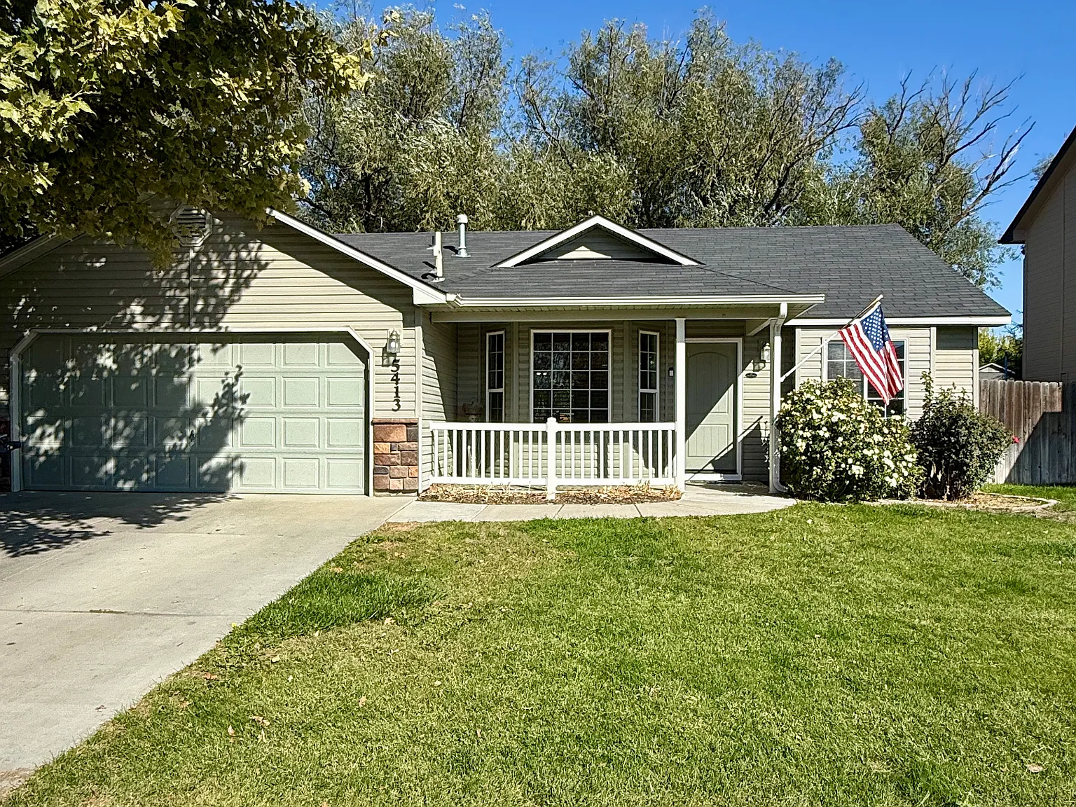3 bed, 1145 sqft, $2,000 — Photo 2