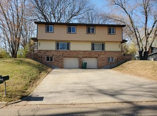 2951 Granada Ln N, Oakdale, MN 55128