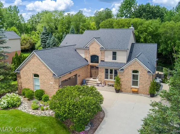 3790 Deer Springs Dr, Rochester, MI 48306