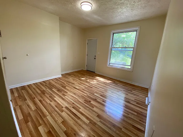 620 W 7th Ave #9 — Photo 4