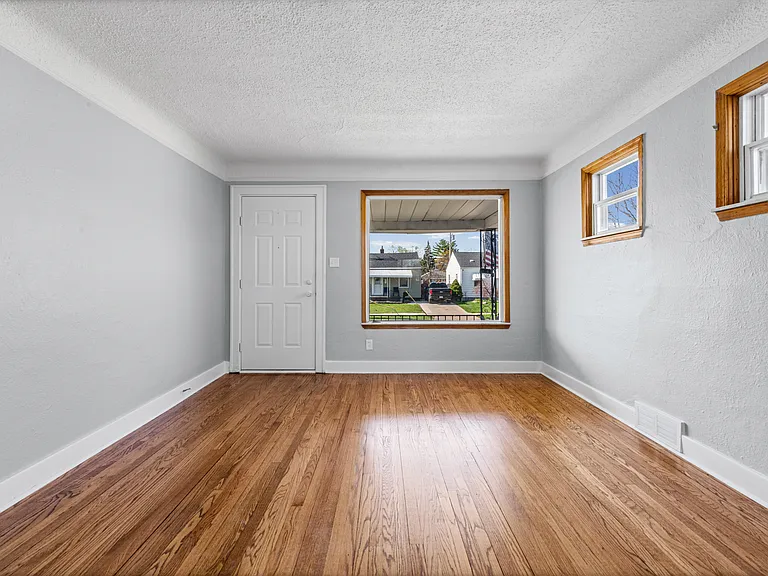 922 Mayflower Ave — Photo 23
