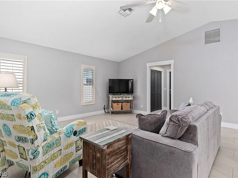 3425 SE 4th Ave — Photo 47
