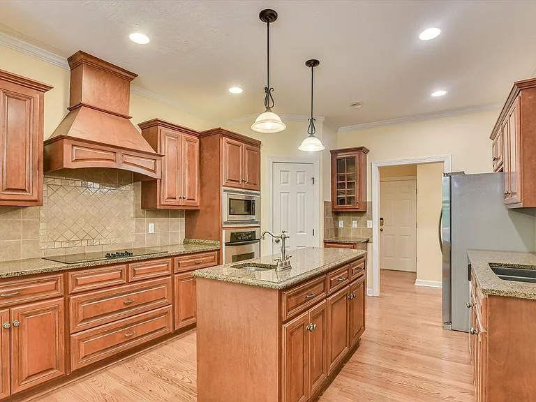 2103 Wythe Dr — Photo 17