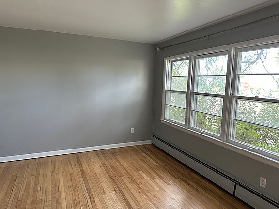 3rd image of 216 N 12th St E