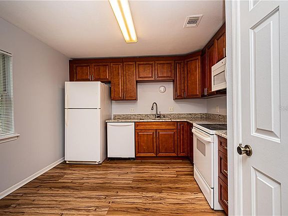 3rd image of 4308 Clubside Dr