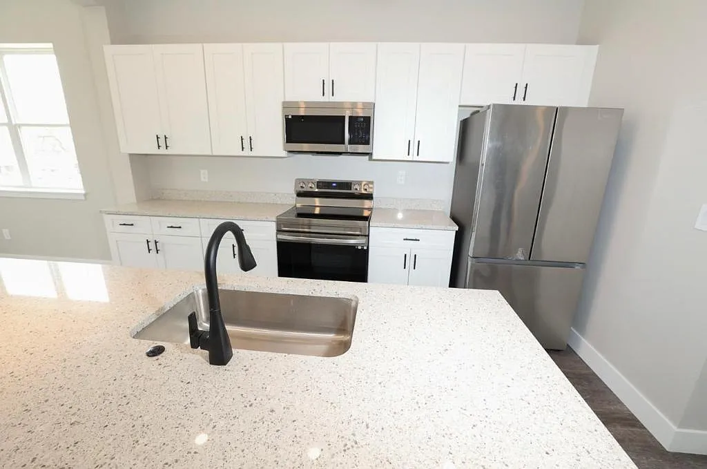 526 Hale Ave — Photo 4