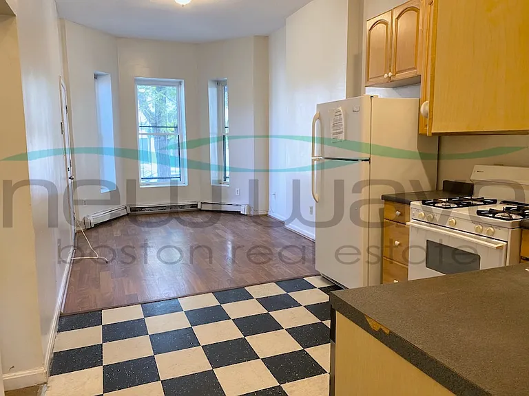 96 Hammond St #3 — Photo 4