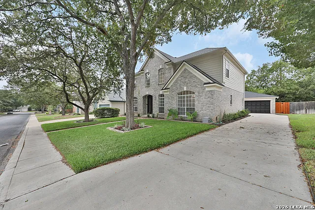 4 bed, 2.5 bath, 2819 sqft, $3,000 — Photo 2