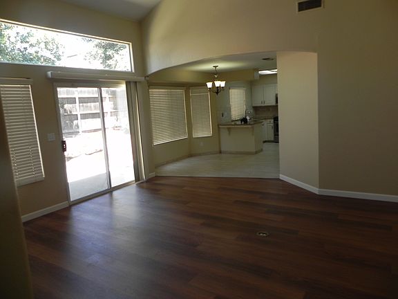5th image of 1054 E Manhattan Ave