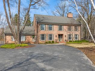 1260 E Dean Rd, Fox Pt, WI 53217