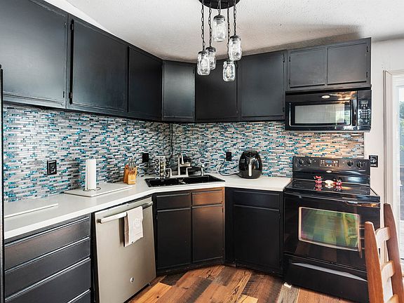 3rd image of 1601 N Ironwood Way