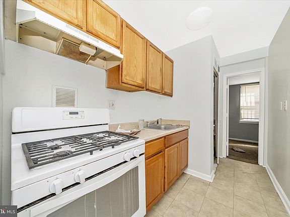 5th image of 324 34th St SE