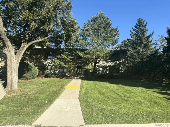 376 Concord Pl APT 4, Bloomfield Hills, MI 48304