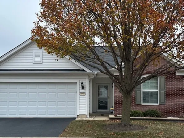 2795 Beacon Point Cir, Elgin, IL 60124
