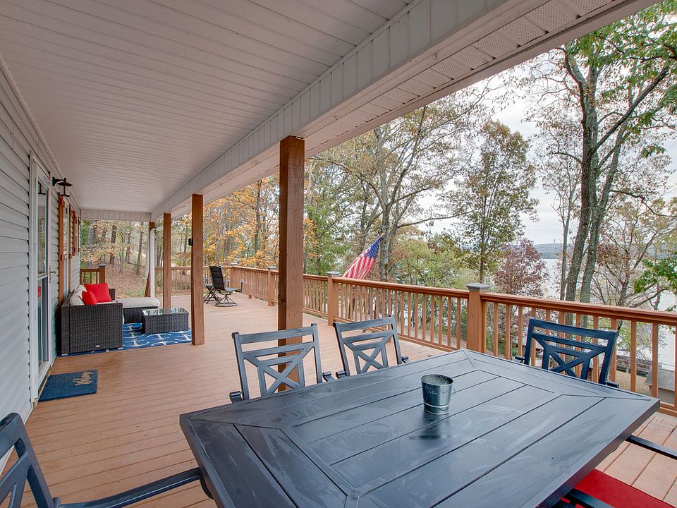 Front Deck Overlooking Lake Guntersville