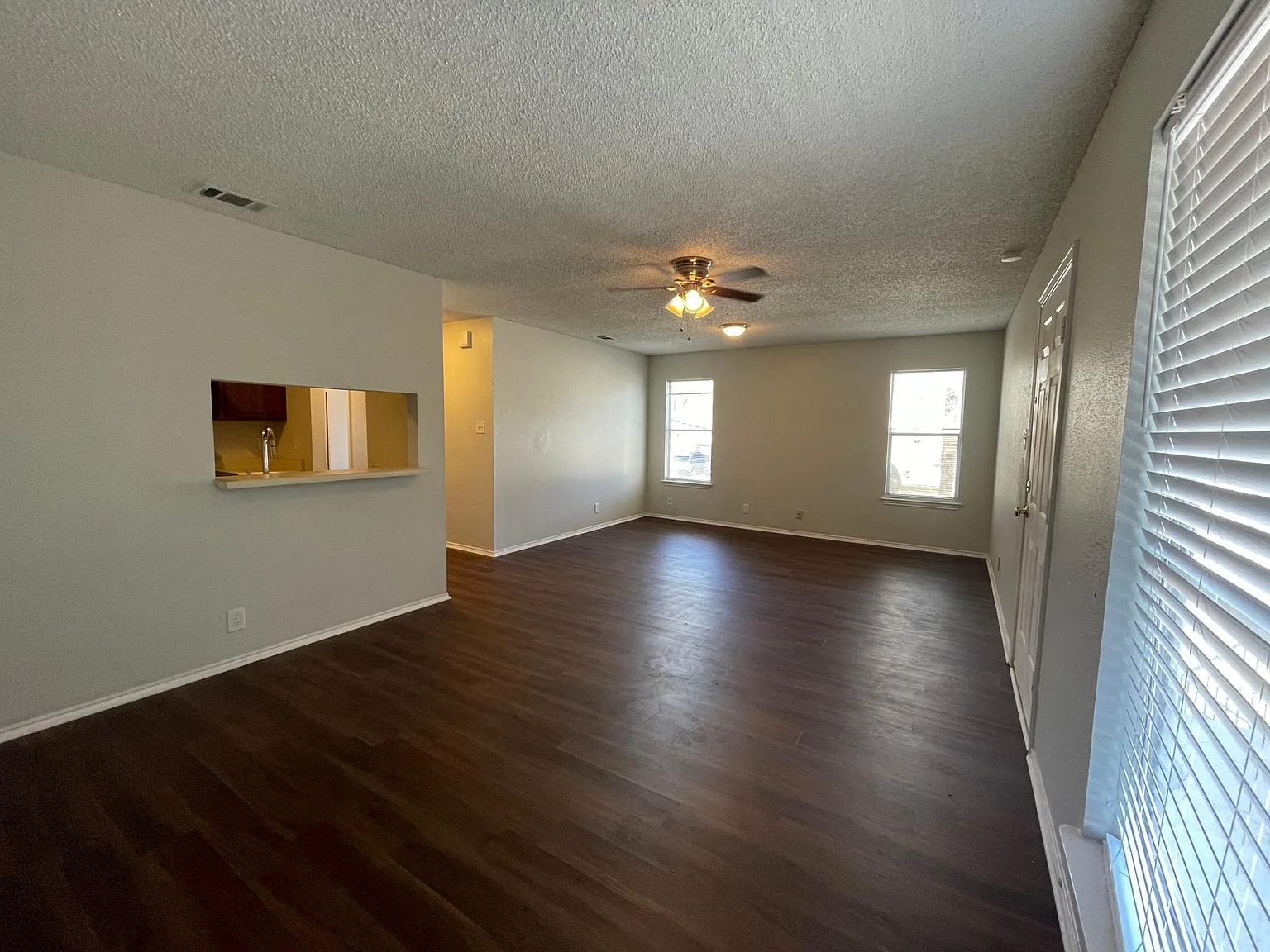 2 bed, 940 sqft, $1,050 — Photo 3