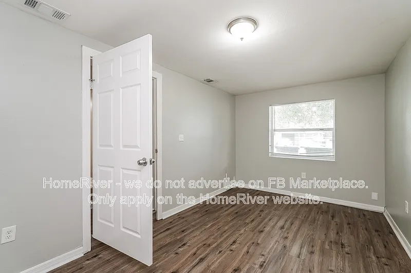 4 bed, 1.5 bath, 1054 sqft, $1,990 — Photo 3