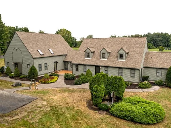 21 Montrose Drive, Stratham, NH 03885