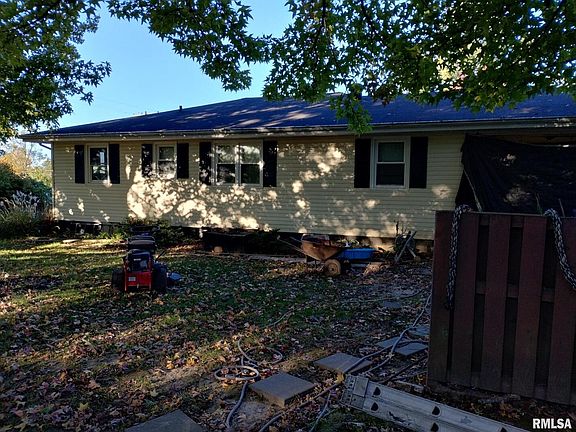 2nd image of 200 N Centennial St