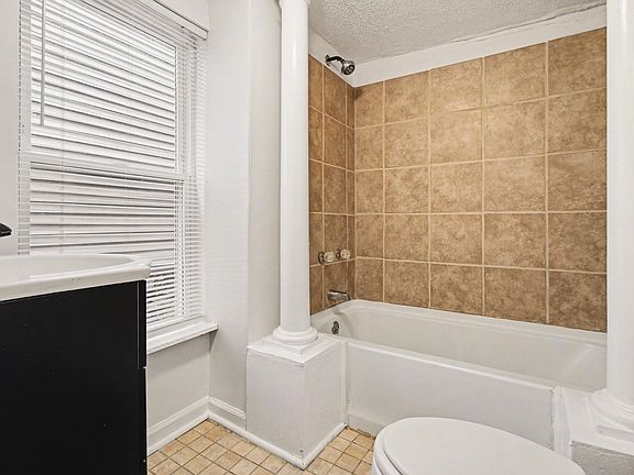 5th image of 723 Isabella St