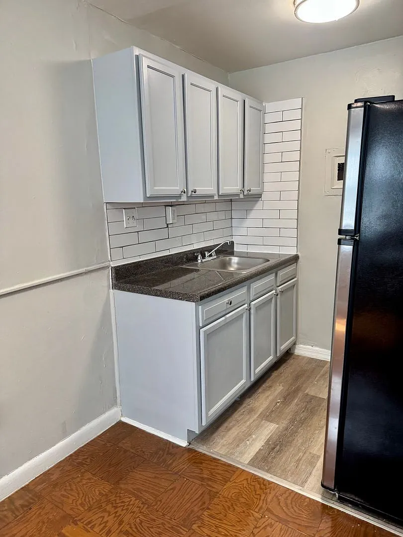 1835 Central Pl Ne — Photo 2