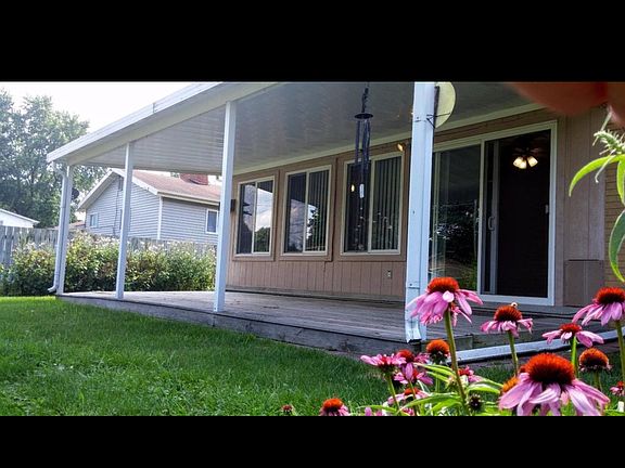 3rd image of 2214 Blackthorn Dr