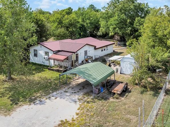 161 1st St, Lone Grove, OK 73443