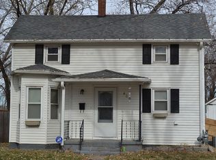 406 8th St, Wamego, KS 66547