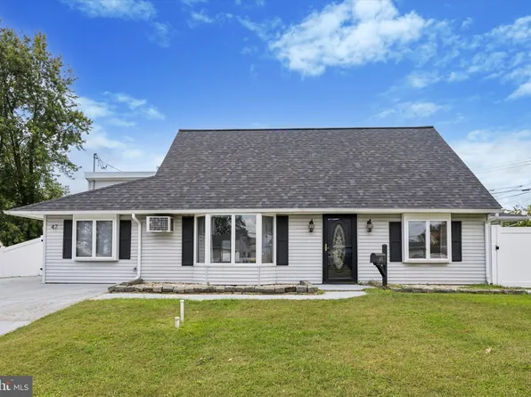47 Cotton Rd, Levittown, PA 19057