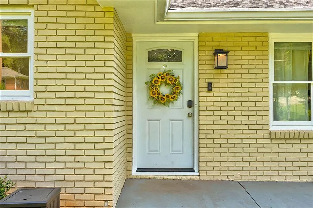 3 bed, 2.0 bath, 2852 sqft, $2,500 — Photo 3
