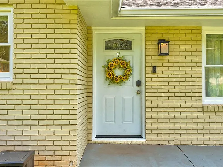 1848 Winthrop Dr SE — Photo 3