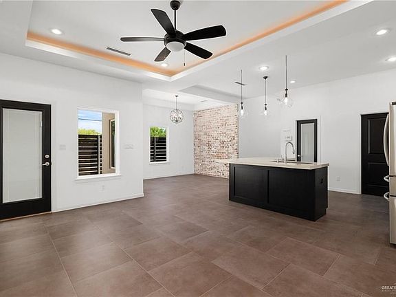 4th image of 2931 N 50th Ln
