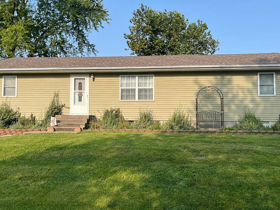 1st image of 122 Hoffman Ave