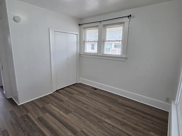 141 S 8th Ave — Photo 2