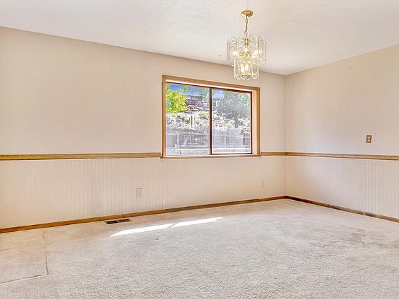 3rd image of 75 Meadowood Way