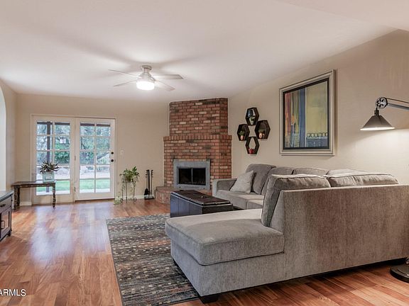 5th image of 2930 E Claire Dr