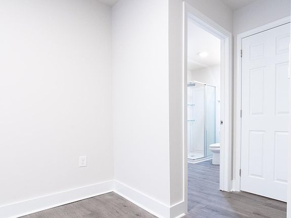 5th image of 2332 N Woodstock St #2FFR