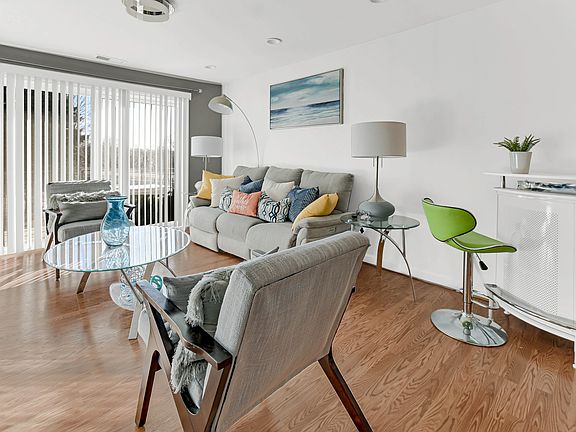 5th image of 7100 W 95th St APT 111