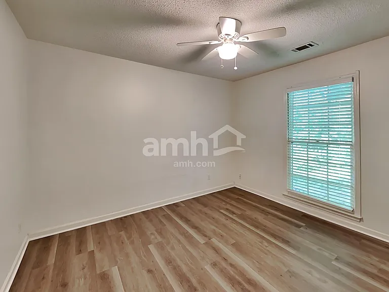 2442 Country Lake Ln — Photo 14