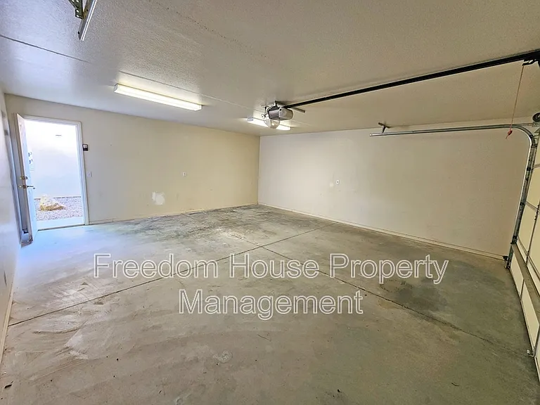 1041 Marne Ct #4 — Photo 40