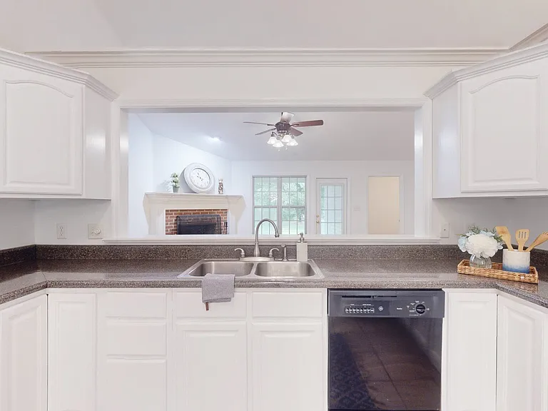 119 Celeste Ct — Photo 8