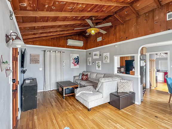 4th image of 358 Hamilton St