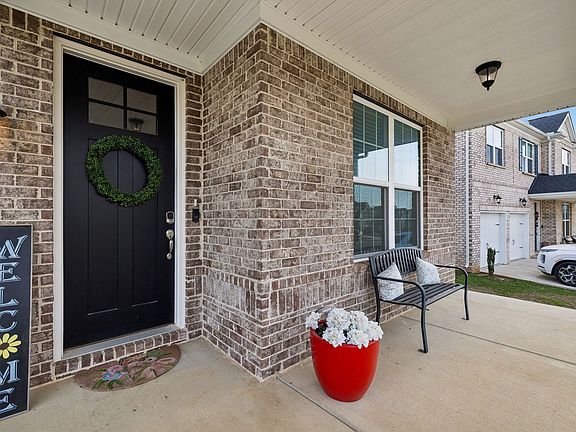 4th image of 809 Cawthorn Ln