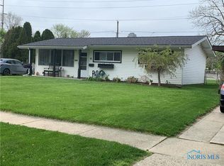 909 Village Trail Rd, Maumee, OH 43537
