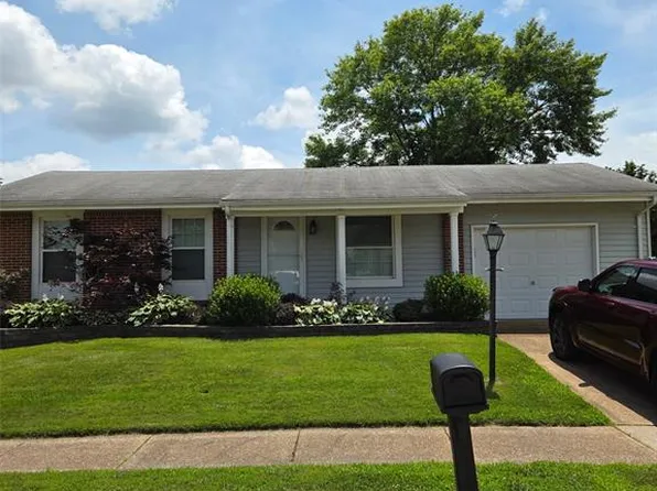 2210 Penncross Ct, Fenton, MO 63026