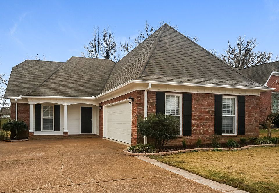 1st image of 442 Fairway Oaks Dr