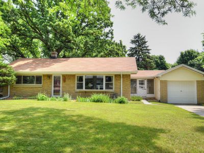3294 N 107th St, Wauwatosa, WI, 53222