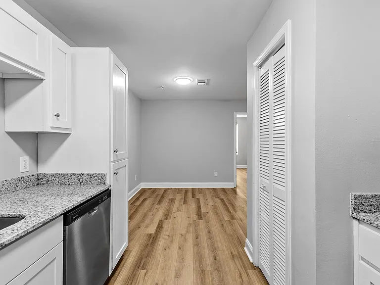 Crestview Apartments — Photo 17
