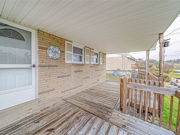 5th image of 60 Nancy Dr