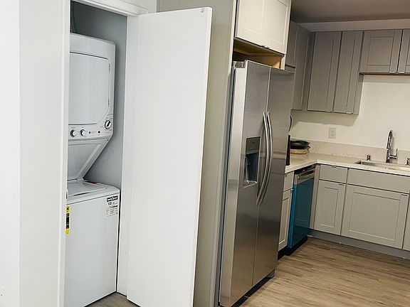 5th image of 3361 Bagley Ave APT 12